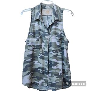 Anthropologie Bella Dahl Green Camo Split Back Button Up Sleeveless Tunic S